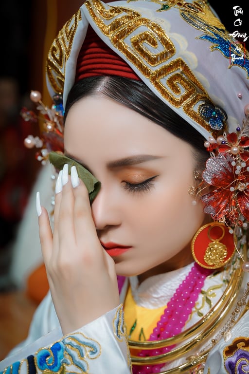 Cô hầu đồng xinh đẹp là Á khôi thời trang 2017  Báo Dân trí