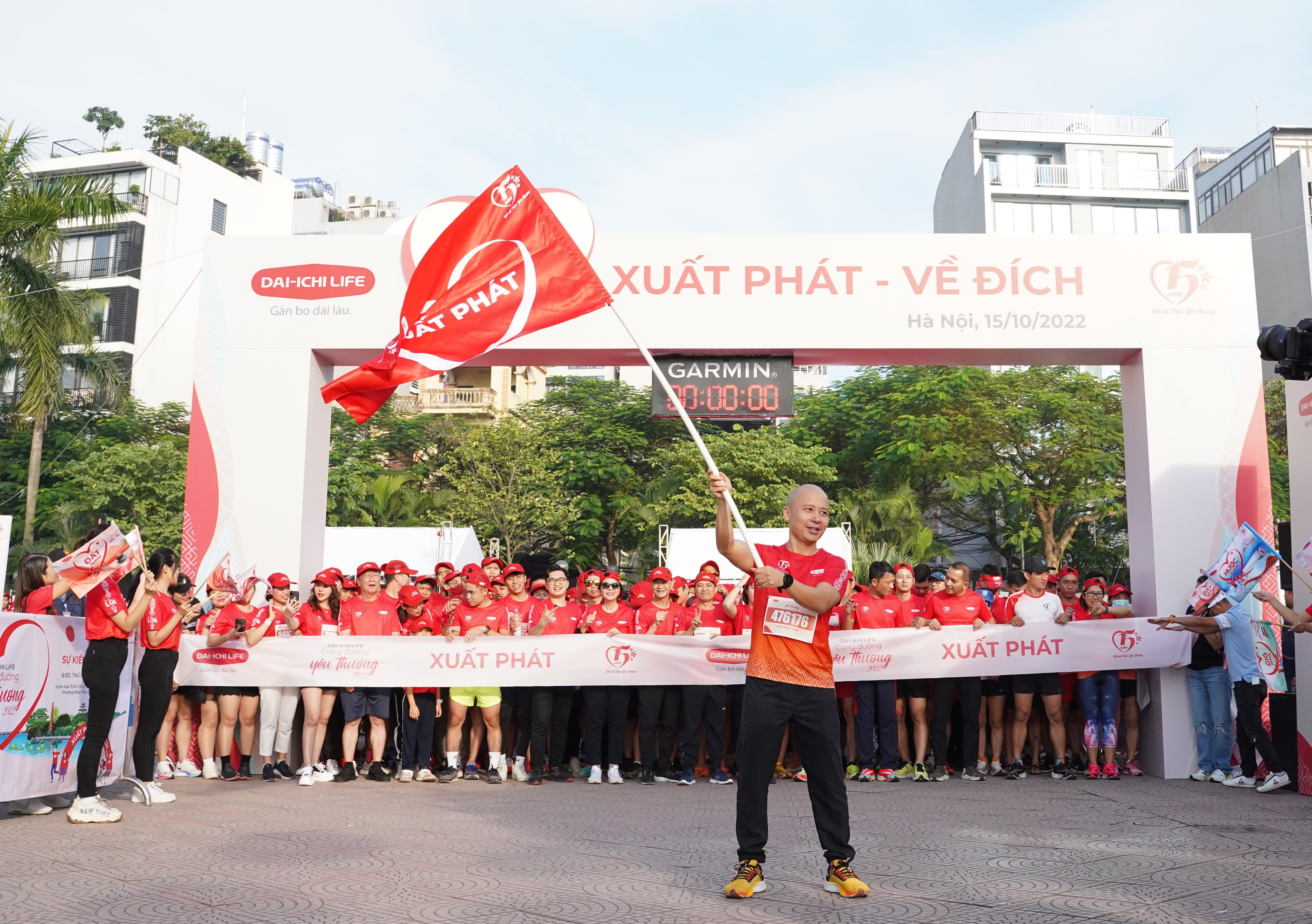 Ý nghĩa cờ trong giải đua F1 - cờ xuất phát - cờ VN: 
Giải đua xe F1 quốc tế đã trở lại Việt Nam sau 10 năm vắng bóng, trở thành một sự kiện nổi bật trong năm