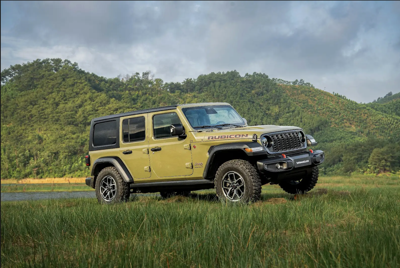 Jeep Wrangler thế hệ mới tại Việt Nam giá bán từ 2,999 tỷ đồng được trang bị gì?